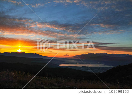 Nagano Prefecture / Mt. Fuji at dawn and around Lake Suwa seen from Takabocchi Plateau 105399163