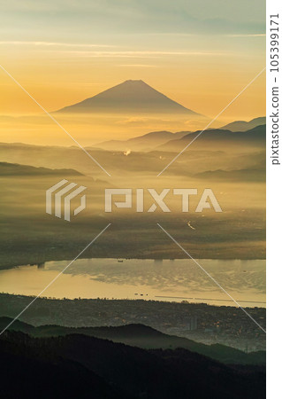 Nagano Prefecture / Mt. Fuji at dawn and around Lake Suwa seen from Takabocchi Plateau 105399171