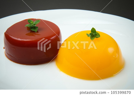 Tomato agar, which is perfect for dieting, and orange agar, which has a refreshing sourness and sweetness in the summer. Tomato agar, which is perfect for dieting, and orange agar, which has a refreshing sourness and sweetness in the summer. 105399870