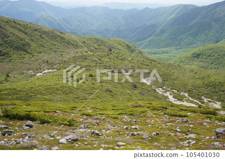 2023年5月30日，從茶臼山半山腰眺望姥頭平葫蘆池 105401030