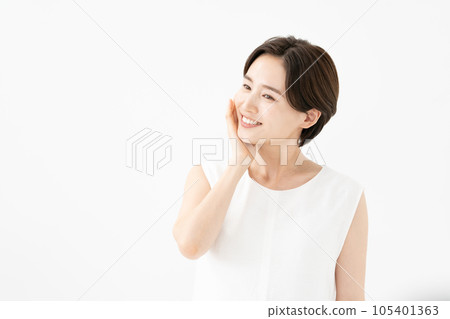 美麗女人白色背景 105401363