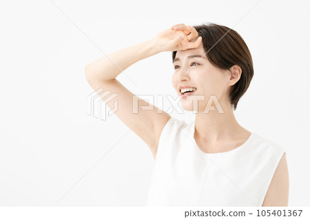 美麗女人白色背景 105401367