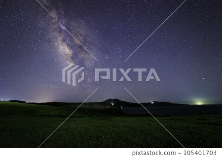 << Goto, Nagasaki Prefecture >> Kamigoto, Ukushima, Starry sky from Tsushima Sebana Lighthouse 105401703