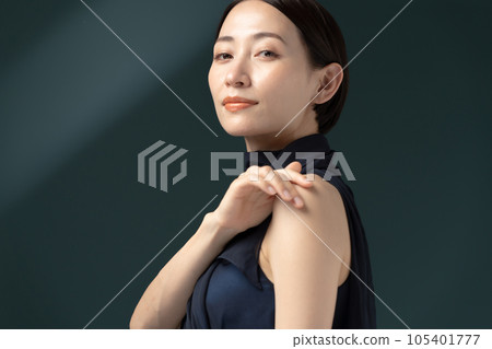 Beauty middle black background sideways Beauty middle black background sideways 105401777