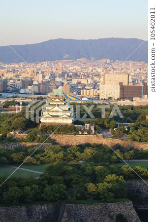 黃昏時分,從 The Fine Tower 大手前 31 樓的休息室欣賞大阪城、天滿橋、中之島和梅田的景色 黃昏時分,從 The Fine Tower 大手前 31 樓的休息室欣賞大阪城、天滿橋、中之島和梅田的景色 105402011