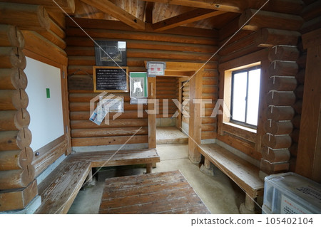 茶臼山北側峰之茶屋遺址避難小屋內 2023年5月30日 茶臼山北側峰之茶屋遺址避難小屋內 2023年5月30日 105402104