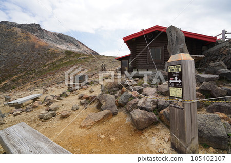礦山茶屋遺址避難小屋位於富士山北側。 礦山茶屋遺址避難小屋位於富士山北側。 105402107