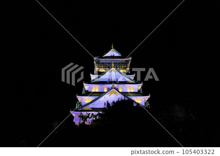 大阪城夜間照明，大阪的象徵塔漂浮在大阪的夜空中，大阪城公園 105403322
