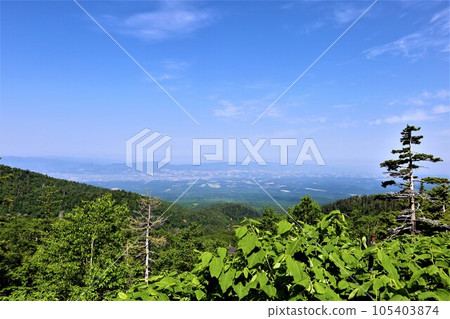The peaks of Mt. Tokachi seen from Yumoto Ryounkaku of Tokachidake Onsen overlooking Mt. Tokachi, the majestic mountain of Hokkaido The peaks of Mt. Tokachi seen from Yumoto Ryounkaku of Tokachidake Onsen overlooking Mt. Tokachi, the majestic mountain of Hokkaido 105403874
