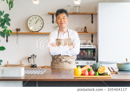 Asian elderly man standing in the kitchen of the house/cafe 105404117