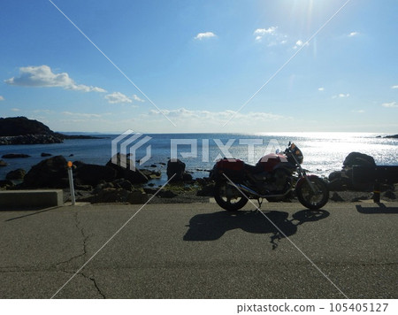 騎摩托車外出，深山川 105405127