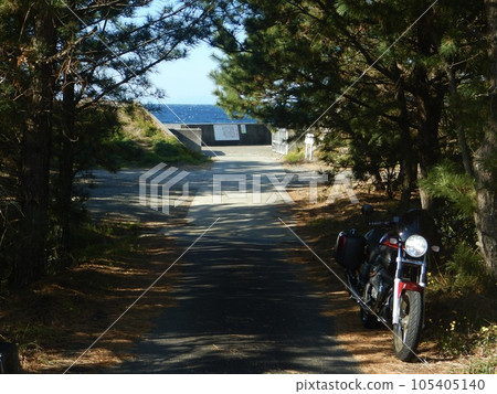 騎摩托車外出,深山川 騎摩托車外出,深山川 105405140