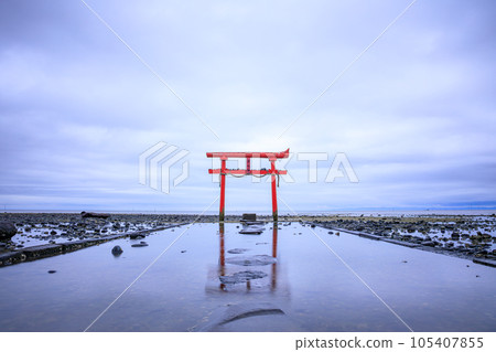 The underwater torii gate of Oo-jinja Shrine at low tide, Tara-cho, Saga Prefecture The underwater torii gate of Oo-jinja Shrine at low tide, Tara-cho, Saga Prefecture 105407855