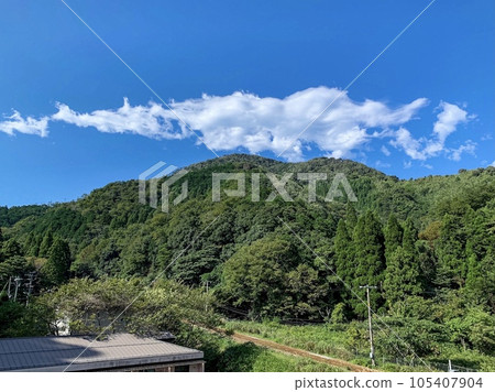 Everyday life in the hill behind Kinosaki Onsen_blue sky and summer sky Everyday life in the hill behind Kinosaki Onsen_blue sky and summer sky 105407904