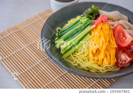 Cold Chinese close-up material White tableware Summer image Cold Chinese close-up material White tableware Summer image 105407981