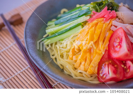 Cold Chinese close-up White tableware Summer image material 105408021