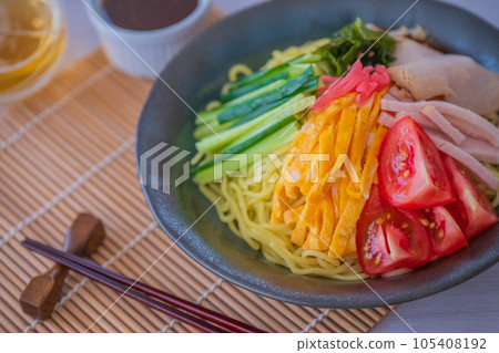 Chilled Chinese black table background Close-up Summer image material 105408192