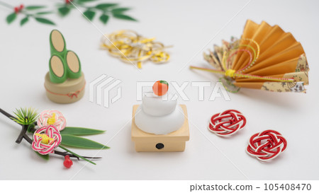 Japanese New Year's image | Kagamimochi, Kadomatsu, Mizuhiki 105408470