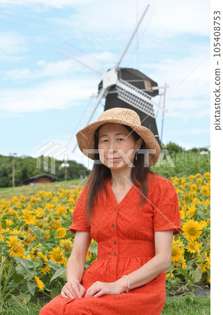 Commemorative photo with sunflowers in the background Commemorative photo with sunflowers in the background 105408753