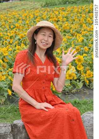 Commemorative photo with sunflowers in the background Commemorative photo with sunflowers in the background 105408757