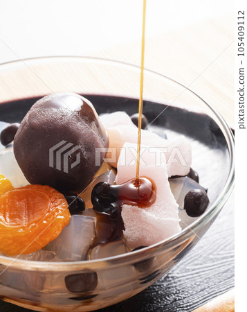 Add black honey to the anmitsu 105409112