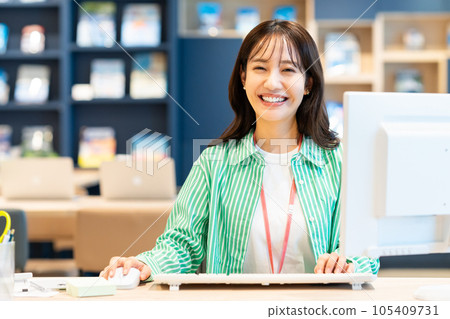 Young female engineer working in the office Photographing cooperation: Creadisce (Maruzen-Yushudo Co., Ltd.) Young female engineer working in the office Photographing cooperation: Creadisce (Maruzen-Yushudo Co., Ltd.) 105409731