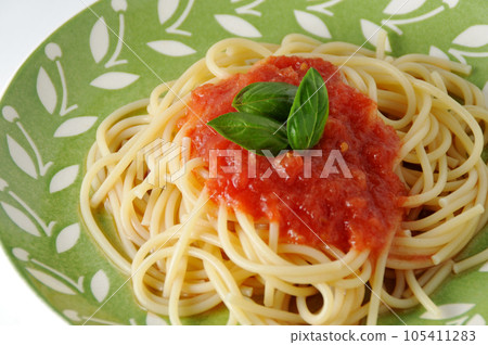 Tomato's cold pasta 105411283