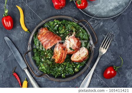 Chicken roll and vegetables garnish Chicken roll and vegetables garnish 105411421
