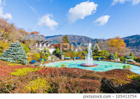 日本主要旅遊目的地之一箱根的秋天，箱根強羅公園有秋葉 105413754