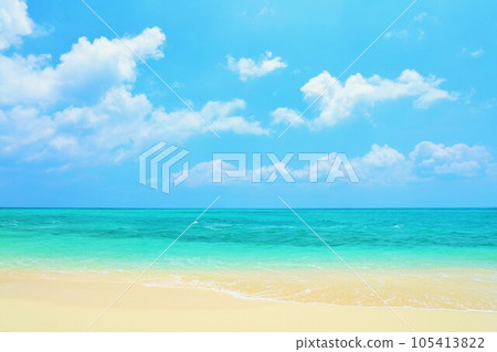 沖繩夏日的藍天和池間島的大海 105413822