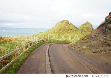 northern ireland giant's causeway coast 105414053