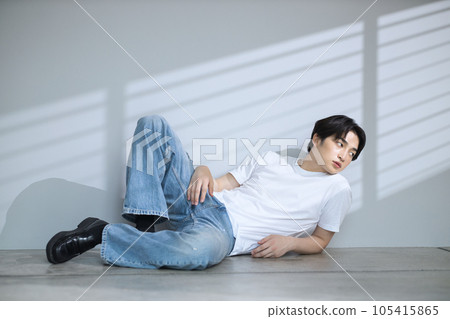 20s men's beauty image portrait 20s men's beauty image portrait 105415865