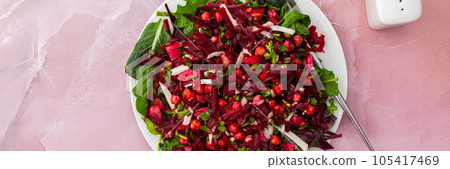 Baked chickpeas and beetroot salad 105417469