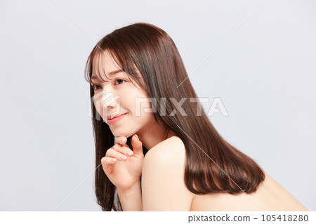 美麗的年輕日本女人與美麗的頭髮 105418280