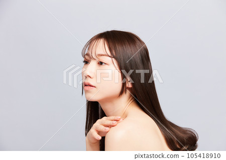Beauty young Japanese woman with beautiful hair 105418910
