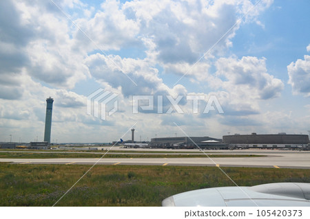 戴高樂機場滑行時的風景 / 法國巴黎 戴高樂機場滑行時的風景 / 法國巴黎 105420373