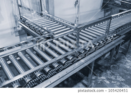 Steel Roller Conveyor factory products transport , Steel Rolling Production Line for clean hygiene manufactory Steel Roller Conveyor factory products transport , Steel Rolling Production Line for clean hygiene manufactory 105420451
