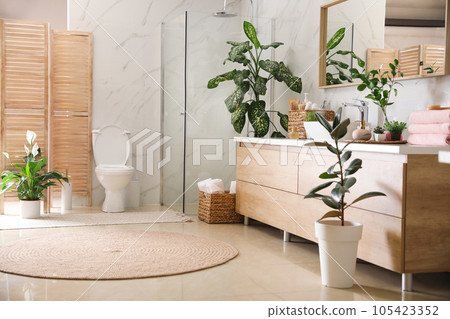 Elegant interior of modern bathroom with green plants 105423352
