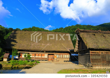 [Gifu Prefecture] Shirakawago under the fine weather (Wada family residence) 105424350