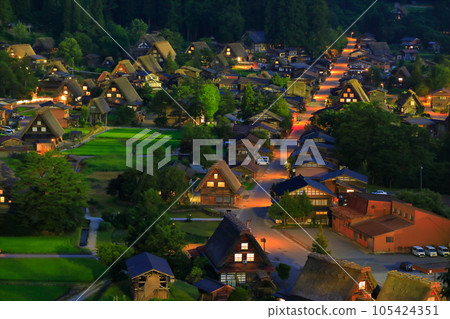 [Gifu Prefecture] Night view of Shirakawa-go overlooking Shiroyama Observatory 105424351