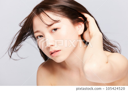 美麗的年輕日本女人，頭髮凌亂 105424520