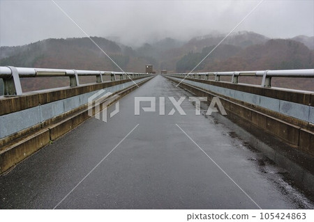 Oyama dam crest 105424863