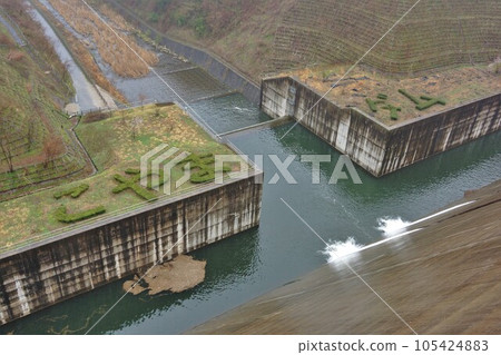 Water discharge seen from the top of Oyama Dam 105424883