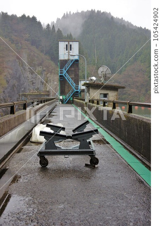 Top of Mizunuma Dam Top of Mizunuma Dam 105424902
