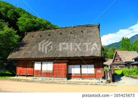 [Toyama Prefecture] Gokayama Suganuma Gassho Village (Ensho no Yakata) in fine weather 105425673