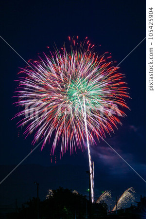 著色夏夜天空的煙花 著色夏夜天空的煙花 105425904