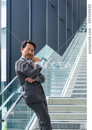 Middle-aged businessman thinking in the office 105426030