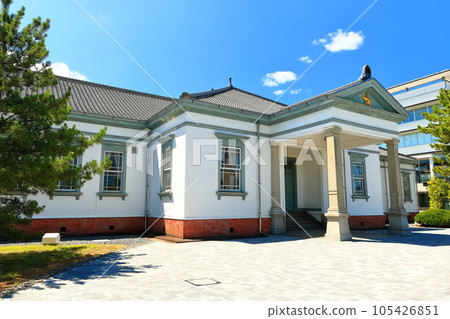 [香川縣] 晴朗天氣下的舊善通寺會工社（會社本館）和現在的善通寺市政廳 105426851