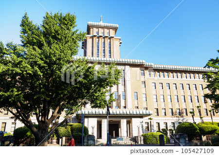 A Western-style building (Kanagawa Prefectural Office) that shines against the blue sky A Western-style building (Kanagawa Prefectural Office) that shines against the blue sky 105427109
