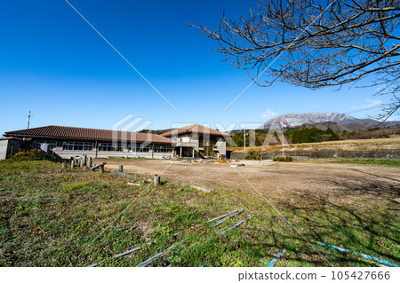 [關閉] 鳥取縣日野郡甲府町舊甲府市營蝦米小學米原分校校園及小山山 105427666